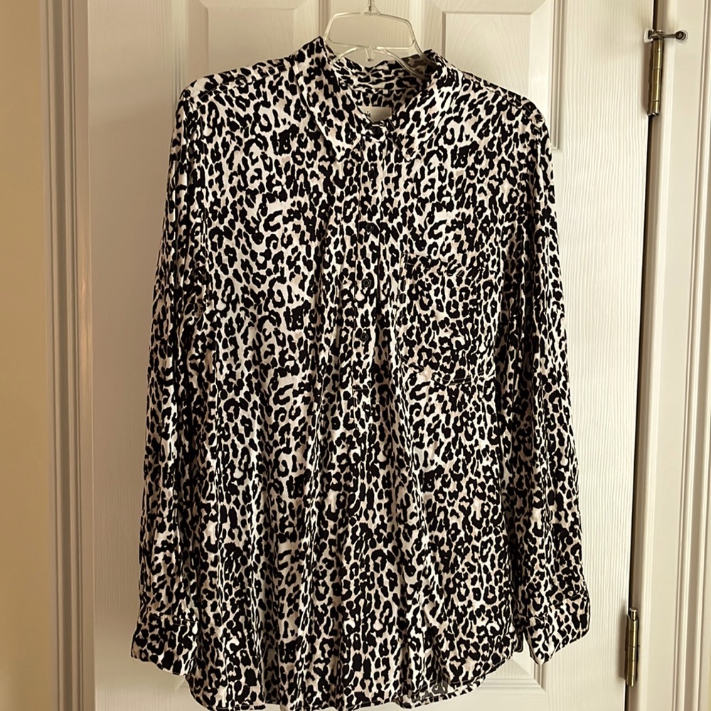 Animal print 5 button blouse. Barely worn. Stitch Fix item.